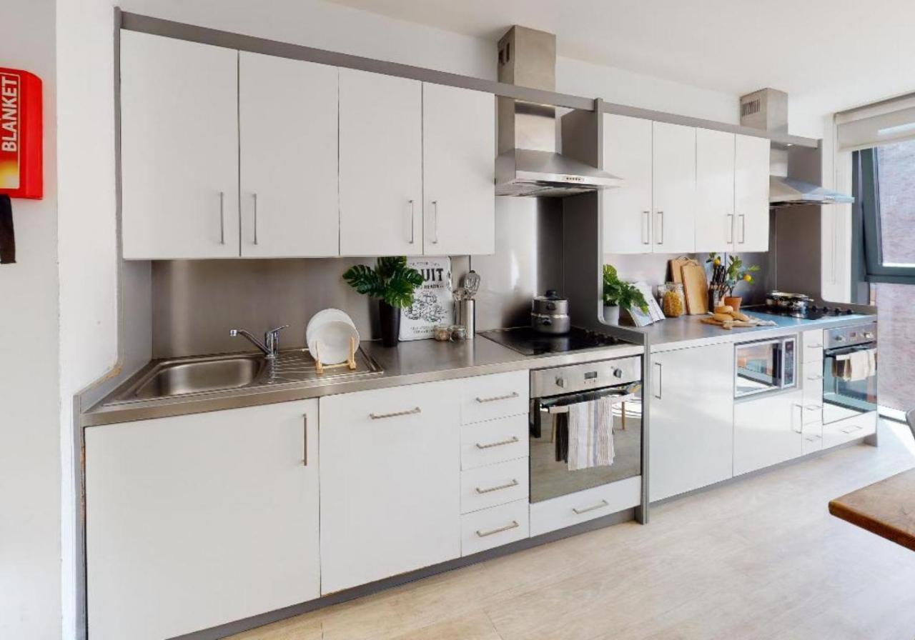 For Students Only Private Bedrooms With Shared Kitchen And Studios At Iq Haywood House In Лондон Экстерьер фото