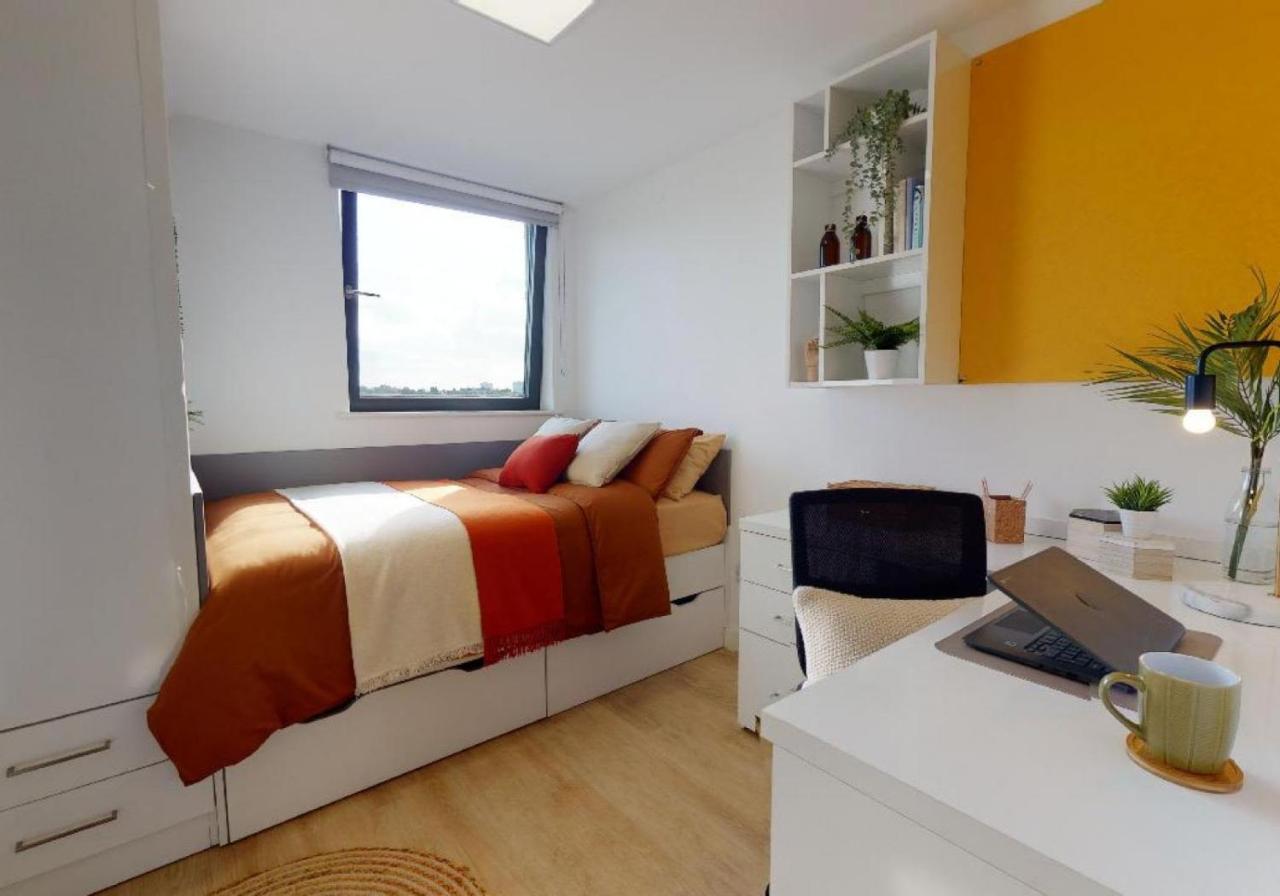 For Students Only Private Bedrooms With Shared Kitchen And Studios At Iq Haywood House In Лондон Экстерьер фото
